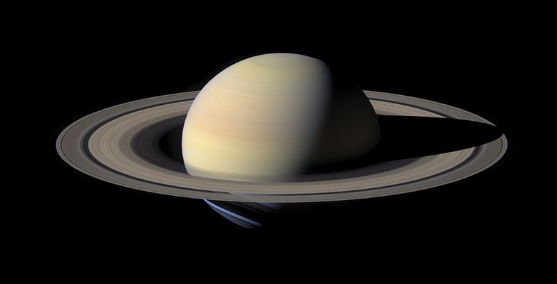 [Saturn_from_Cassini_Orbiter_(2004-10-06).jpg]