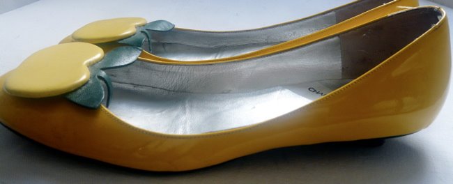 [yellowshoes.jpg]