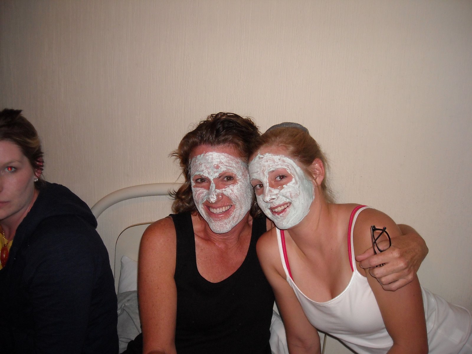 [Guatemal+July+2008+Rhonda+Tiffany+face+mask.jpg]