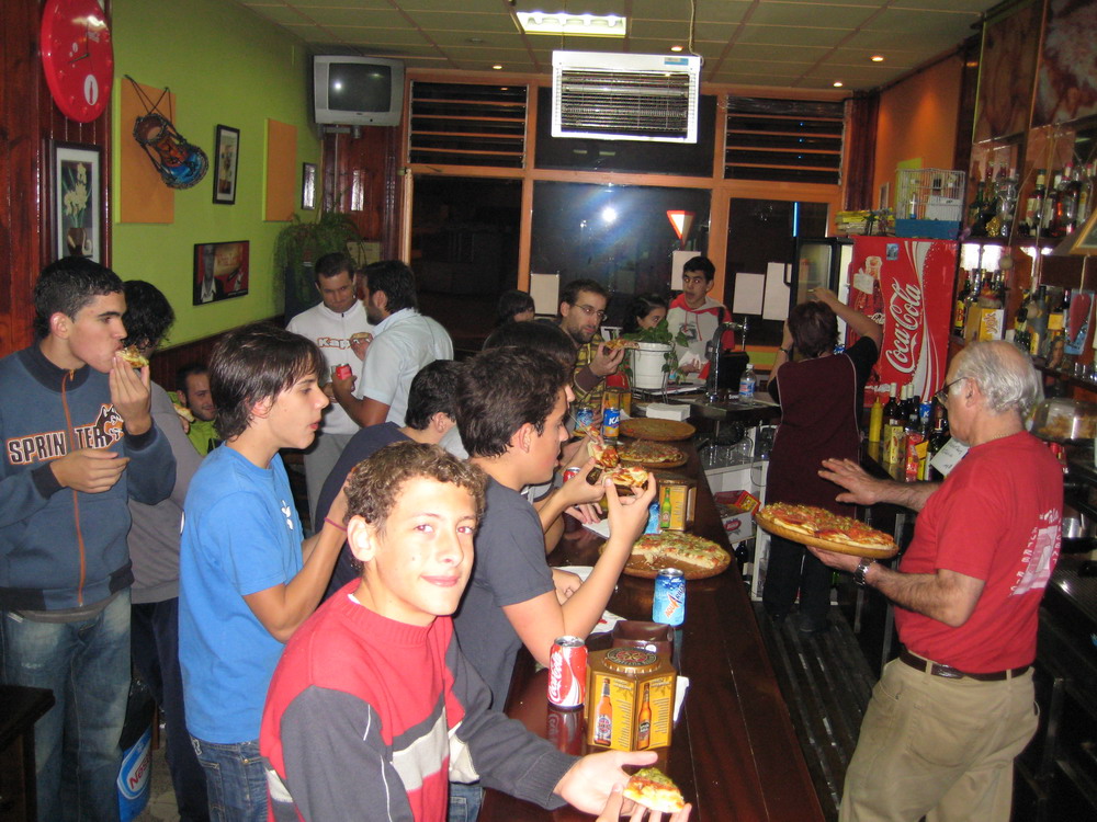 [07-10-26+Pizzas+Waterpolo+Pontevedra+002.jpg]