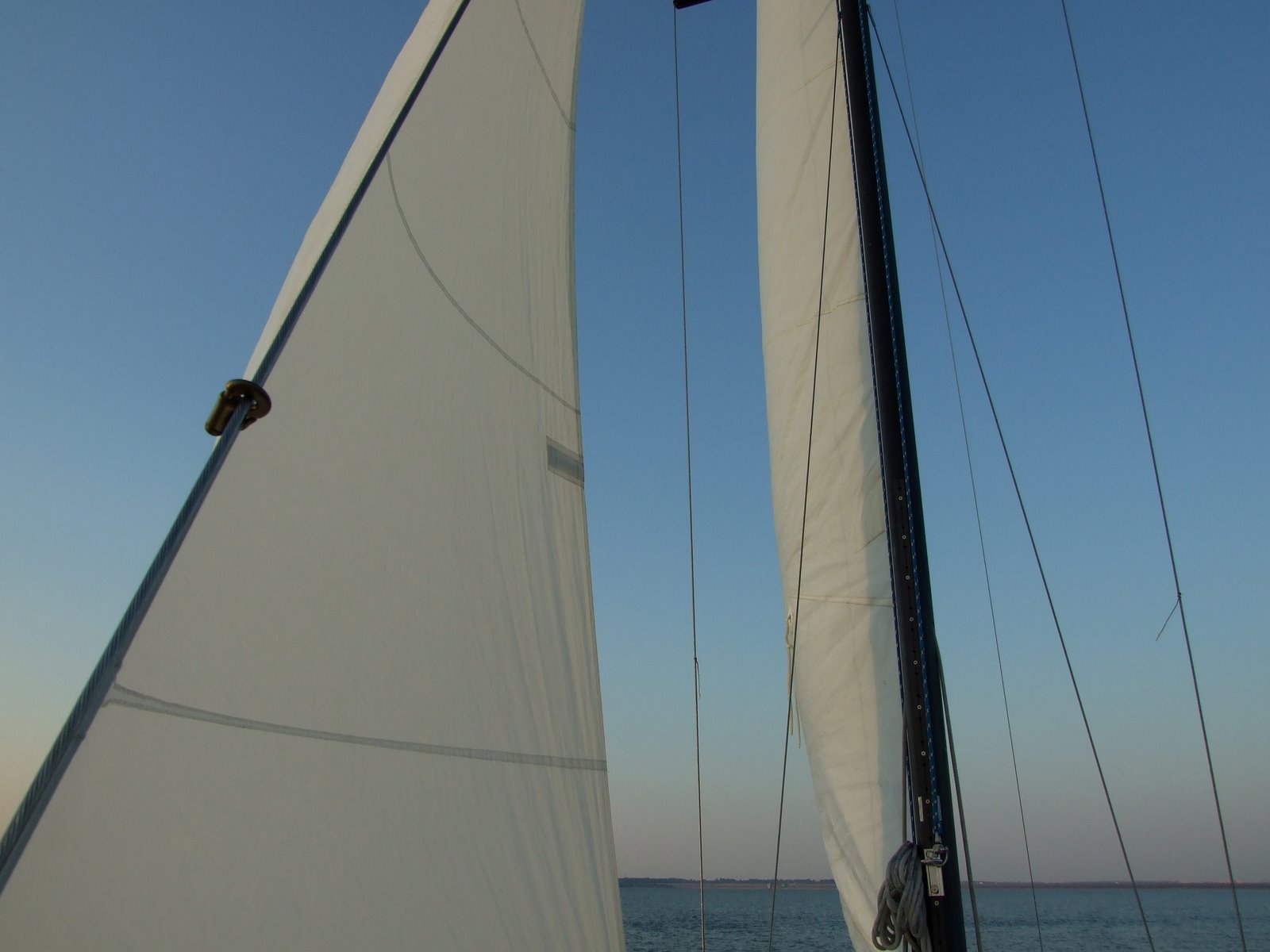 [Sails+sailing+2.jpg]