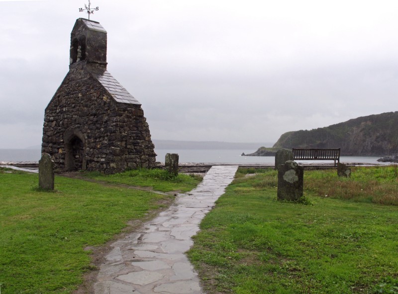 [047+-+Cwm-yr-Eglwys+church+remains.jpg]