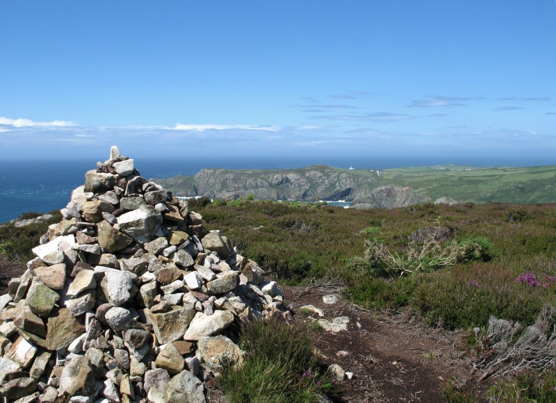 [089+-+View+back+to+Strumble+Head+from+Carn+Ogof.jpg]