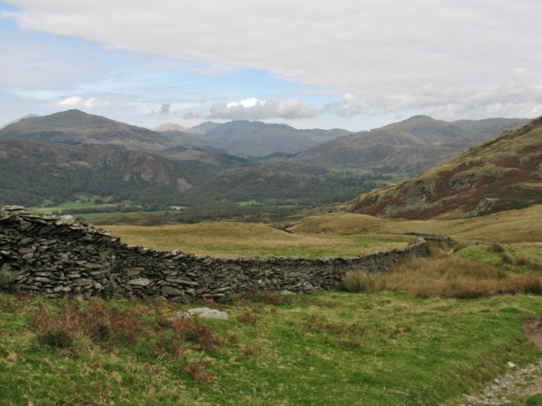 [IMG_0220+-+View+to+Bowfell+and+Crinkle+Crags+in+distance.jpg]