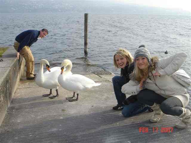 [rach+and+janelle+with+swans.jpg]