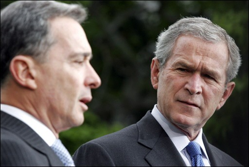 [O+presidente+dos+Estados+Unidos,+George+W.+Bush,+e+seu+colega+colombiano,+Alvaro+Uribe,+conversaram+nesta.jpg]