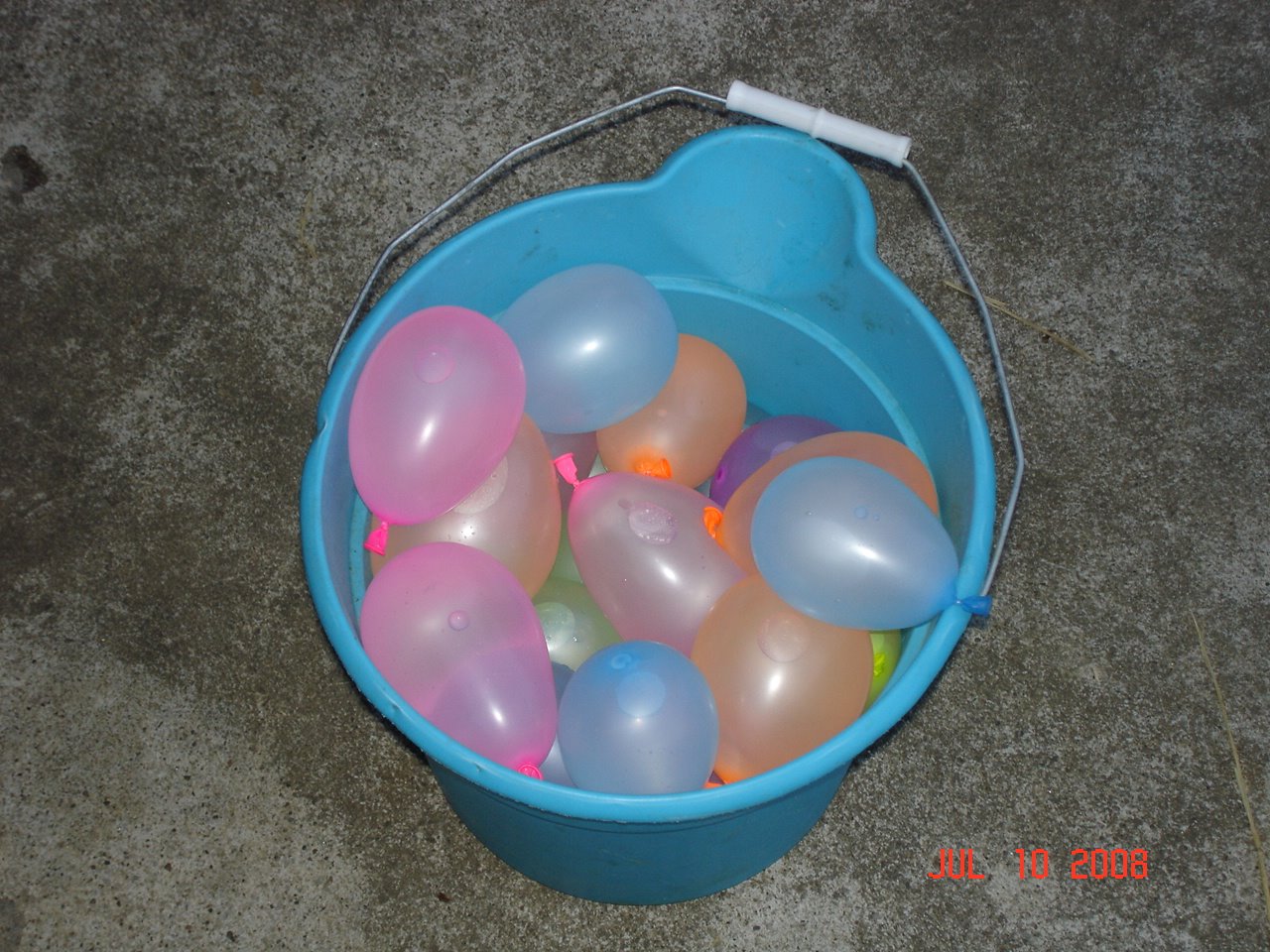 [water+balloons.JPG]