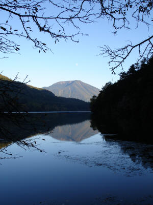 [Lake_Yunoko.jpg]