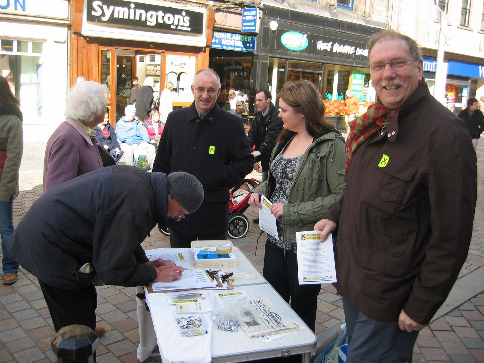 [Campaigning+with+YSI+Inverness+High+St.+Sat+28-03-08]