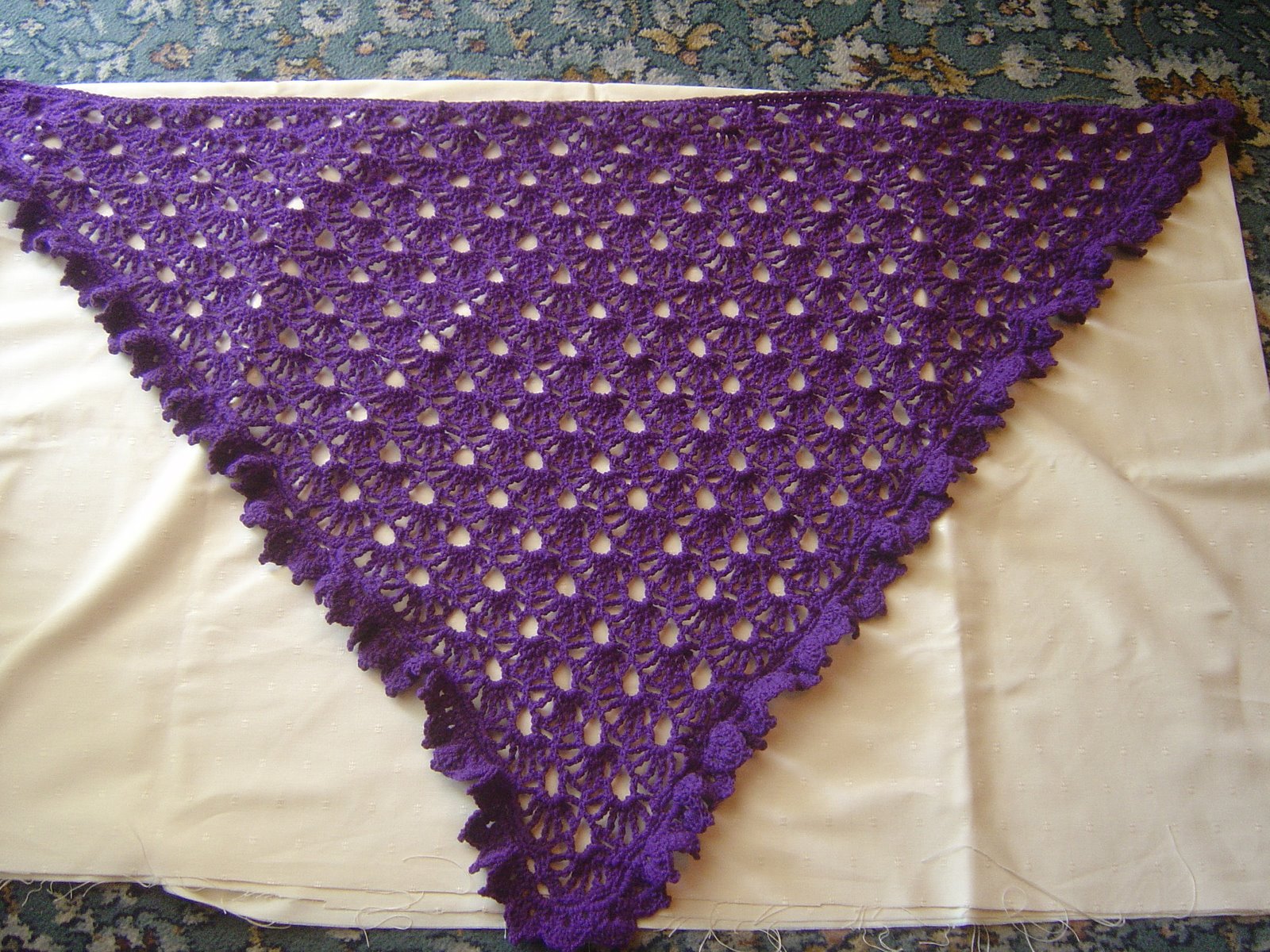 [Purple+sweet+pea+shawl+001.JPG]