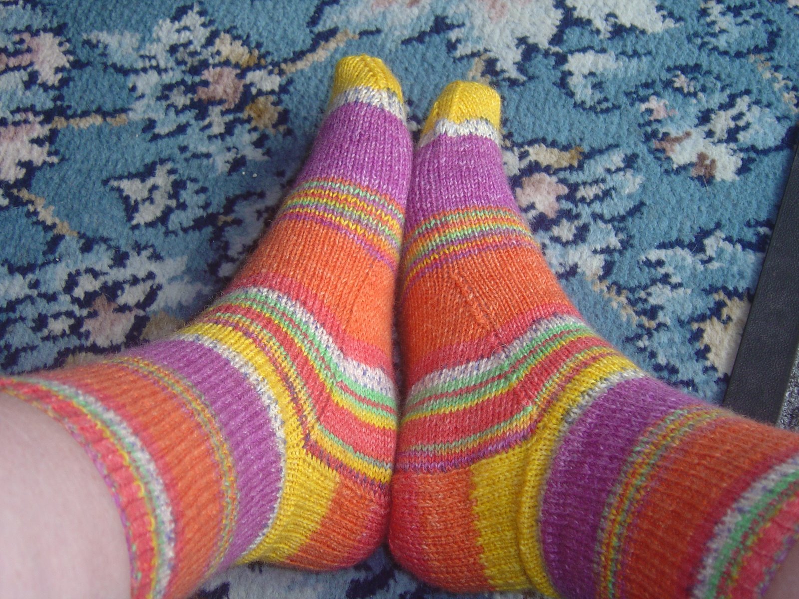 [Vic's+Opal+socks+finished+005.JPG]