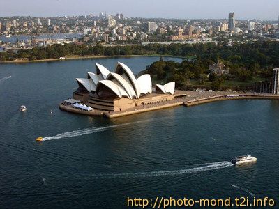 [sydney-opera-house-australia-from-bridge.jpg]