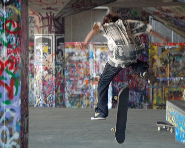 [skateboard.jpg]