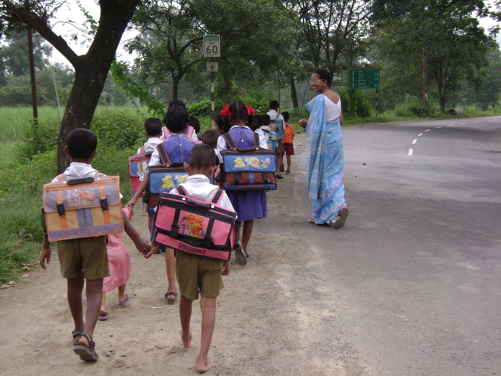 [Children+going+to+school+by+walk.JPG]