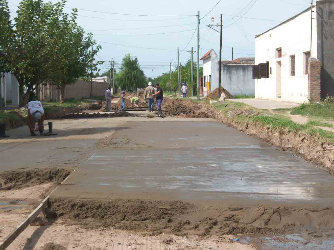 [pavimentacion+calle+Mitre-Obras+Publicas+hace+base+arena-cemento1.jpg]