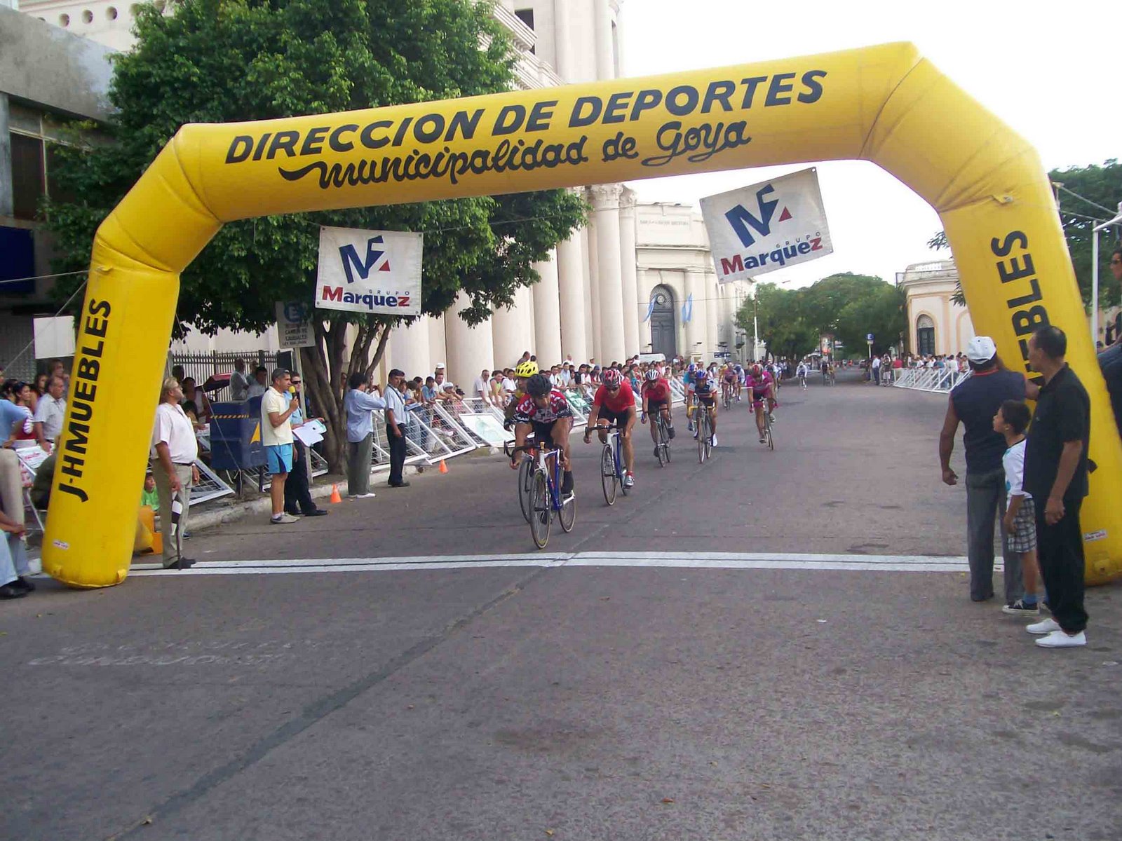 [Ciclismo+Gran+Premio+Fiesta+Nac.+del+Surubi-+Participaron+pedalistas+de+distintos+puntos+del+pais.jpg]