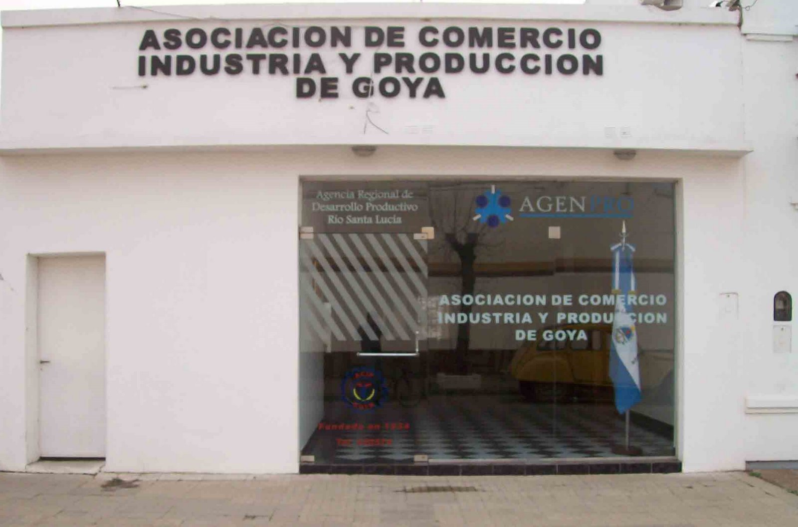 [Frente+de+la+Asociacion+de+Comercio,+Industria+y+Produccion+de+Goya.jpg]