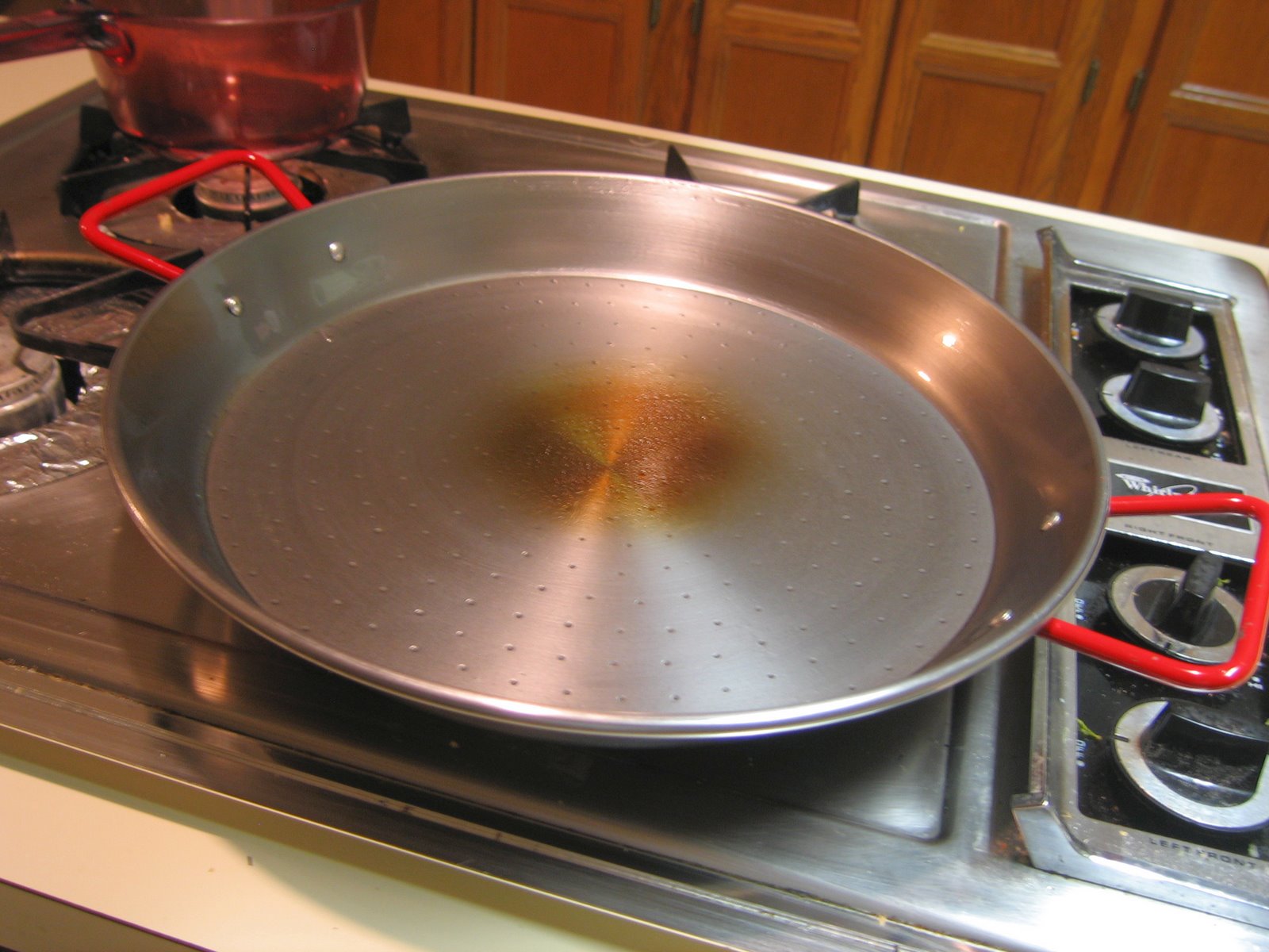[20070722+Steel+paella+pan+15m+into+seasoning.jpg]