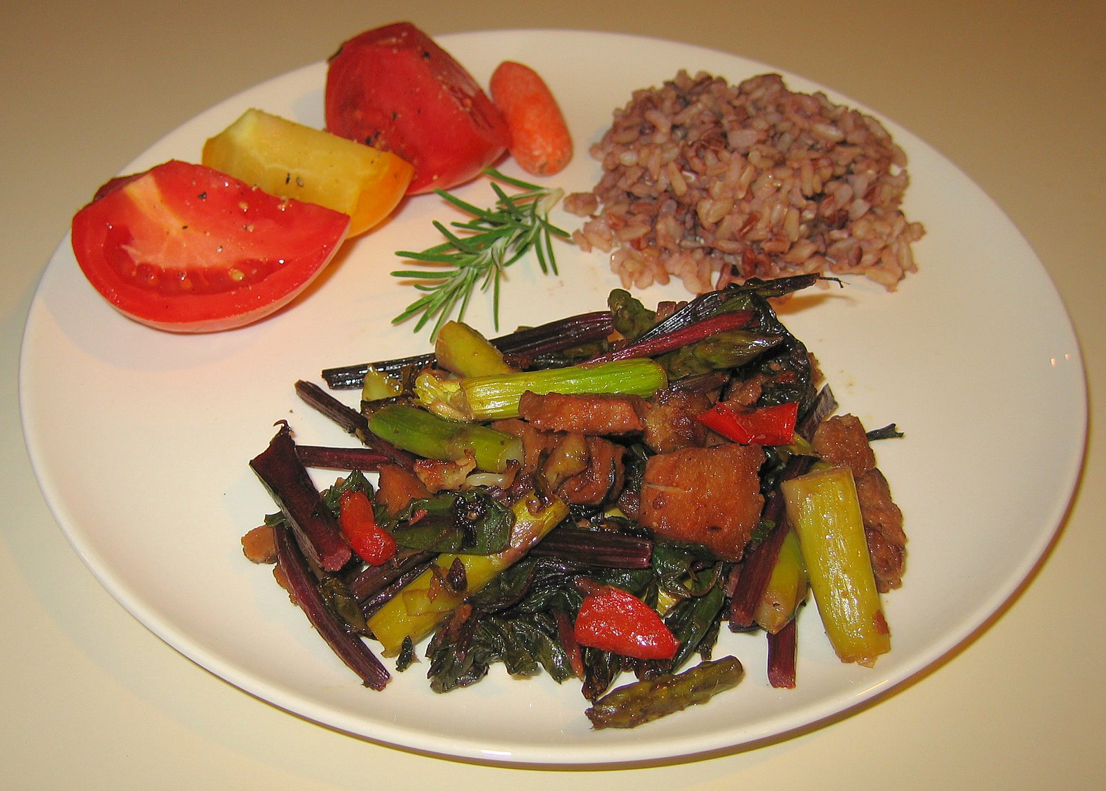 [20070817+Limed+Red+Beet+Greens+and+Stalks+saute+with+Seitan+and+Asparagus.jpg]
