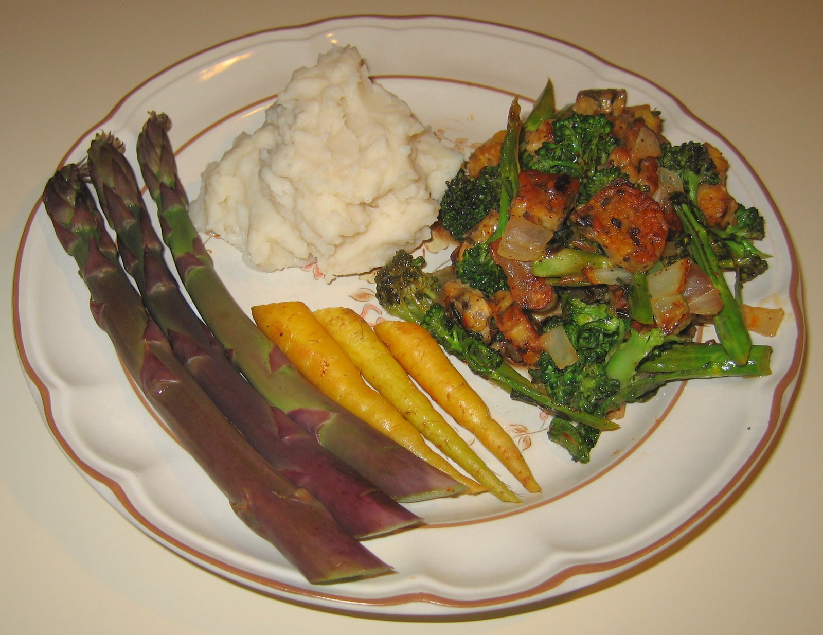 [20071008+Broccoli+di+Cicco,+Purple+Asparagus,+Yellow+Carrots,+Mashed+Potatoes.jpg]