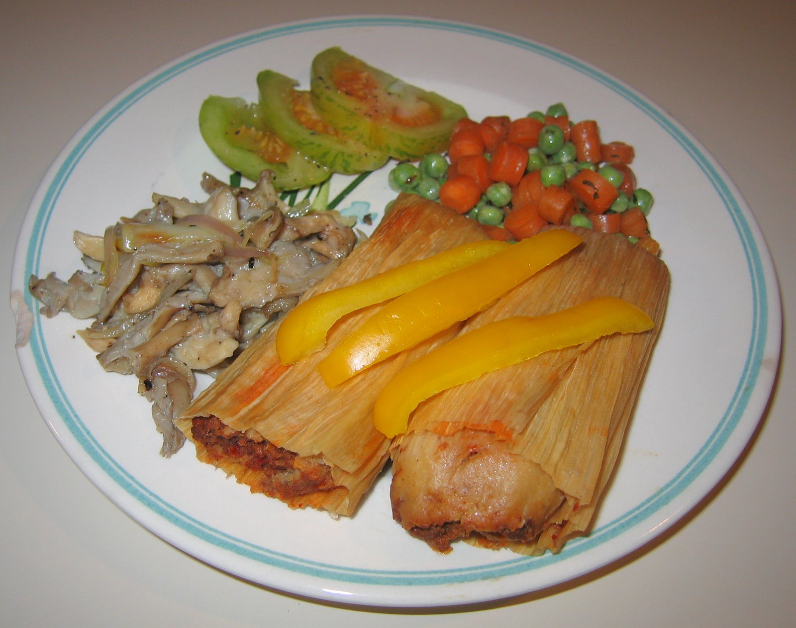 [20080610+Tamales,+Oyster+Mushrooms,+Fresh+Peas+and+Carrots.jpg]