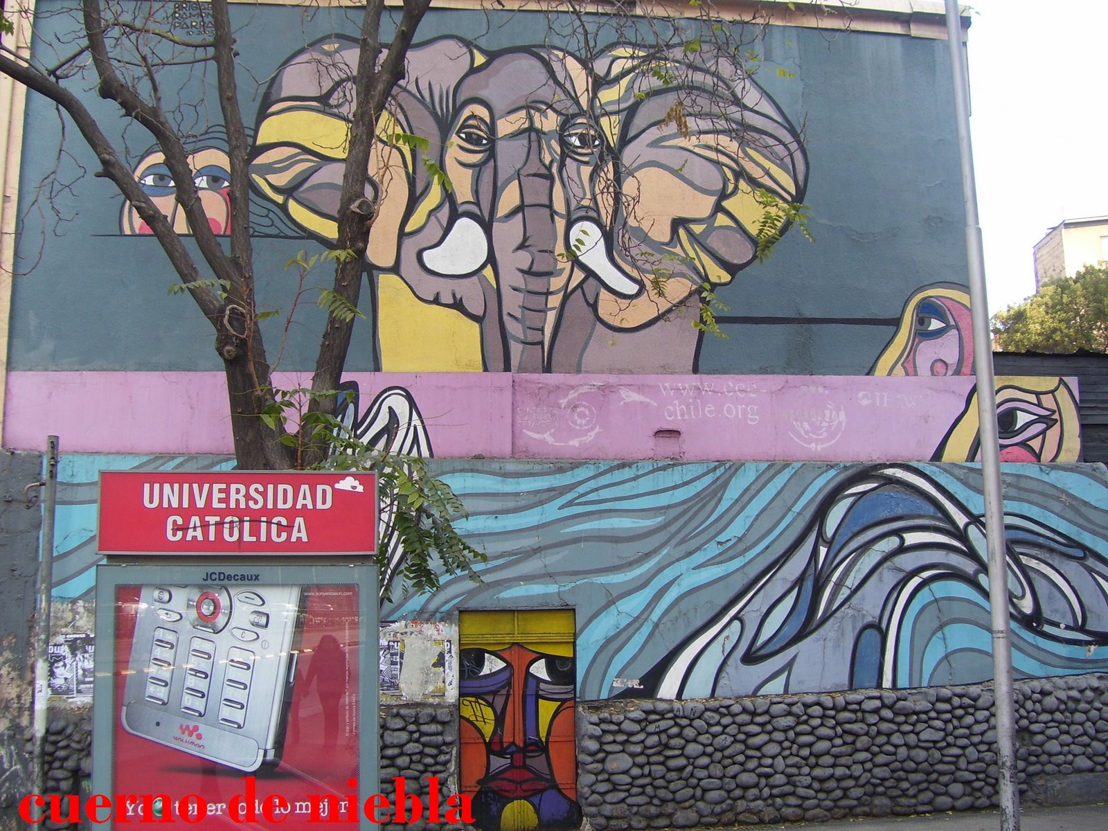 [0041-+Tito,+Mural+en+las+afueras+de+la+EstaciÃ³n+Universidad+CatÃ³lica+del+metro.jpg]