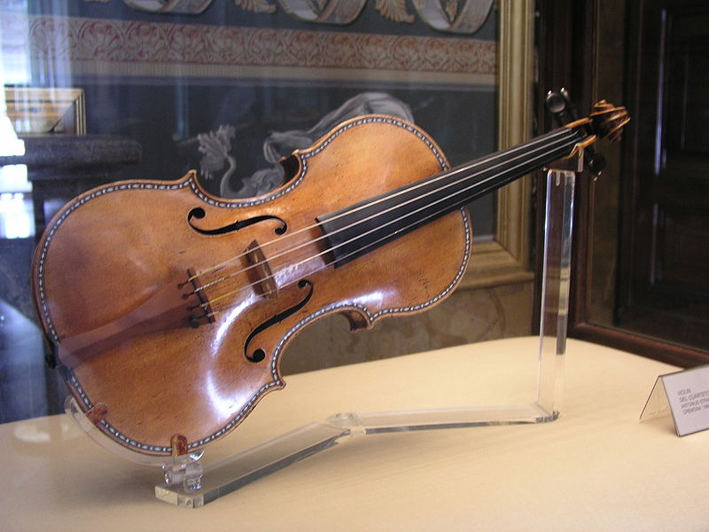 [800px-PalacioReal_Stradivarius1.jpg]