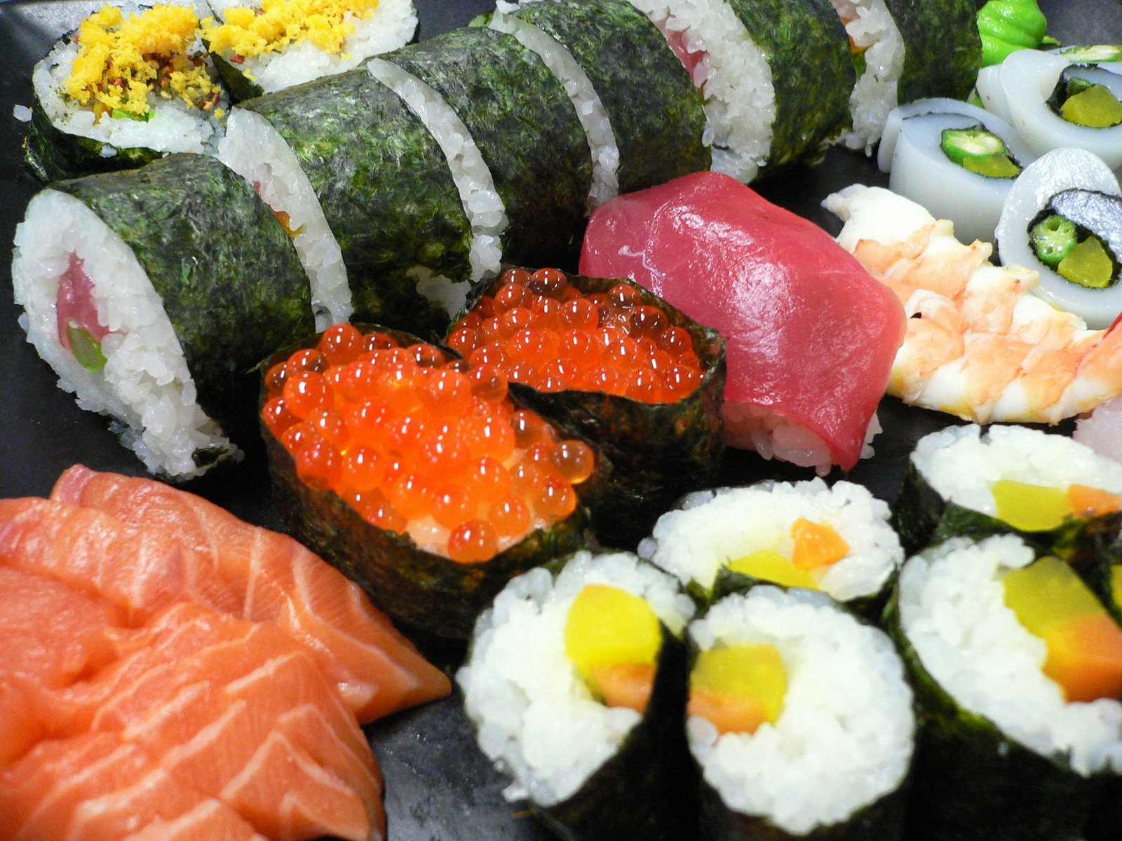 [sushi+&+sashimi+platter.jpg]