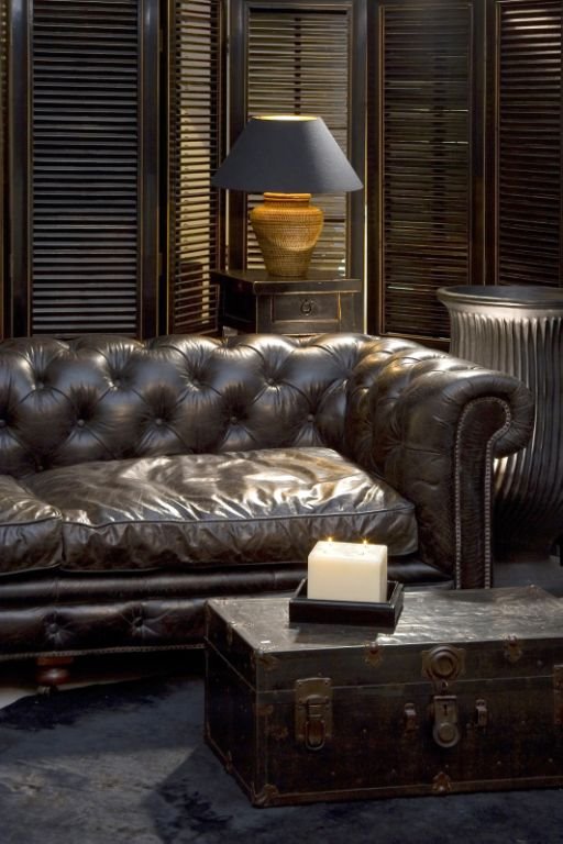[chesterfield_sofa_in_room.bmp]