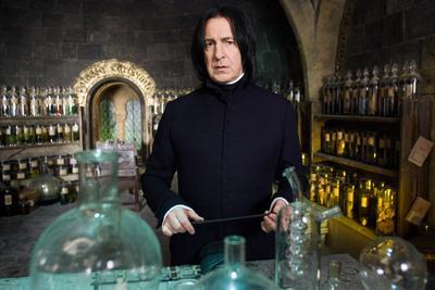 [Belly+up+to+Snape's+bar.jpg]
