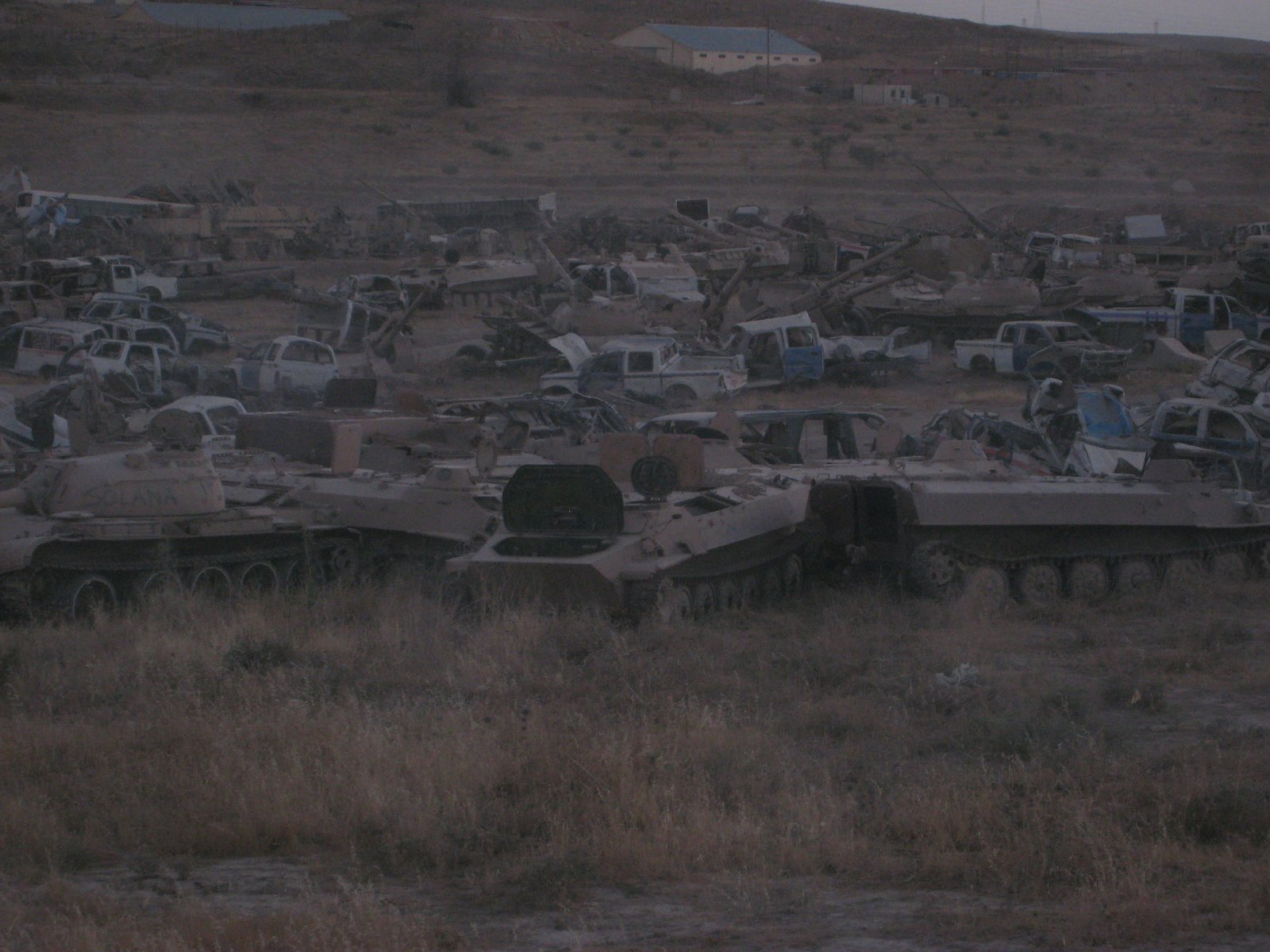 [Iraqi+tank+graveyard+(2).JPG]