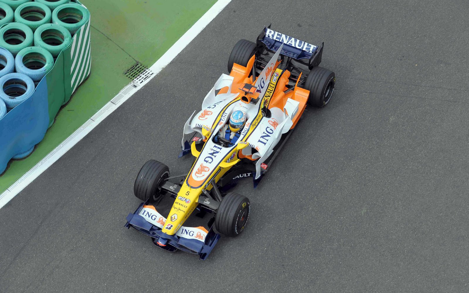 [Fernando+Alonso+Renault+Saturday+Qualifying+session+France+Magny+Cours,+F1+2008+11.jpg]