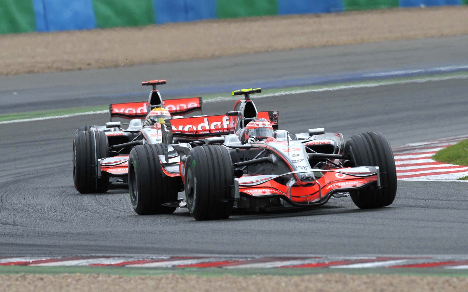 [Heikki+Kovalainen+Lewis+Hamilton+McLaren+Mercedes+Sunday+Race+in+France+Magny+Cours,+F1+2008+85.jpg]