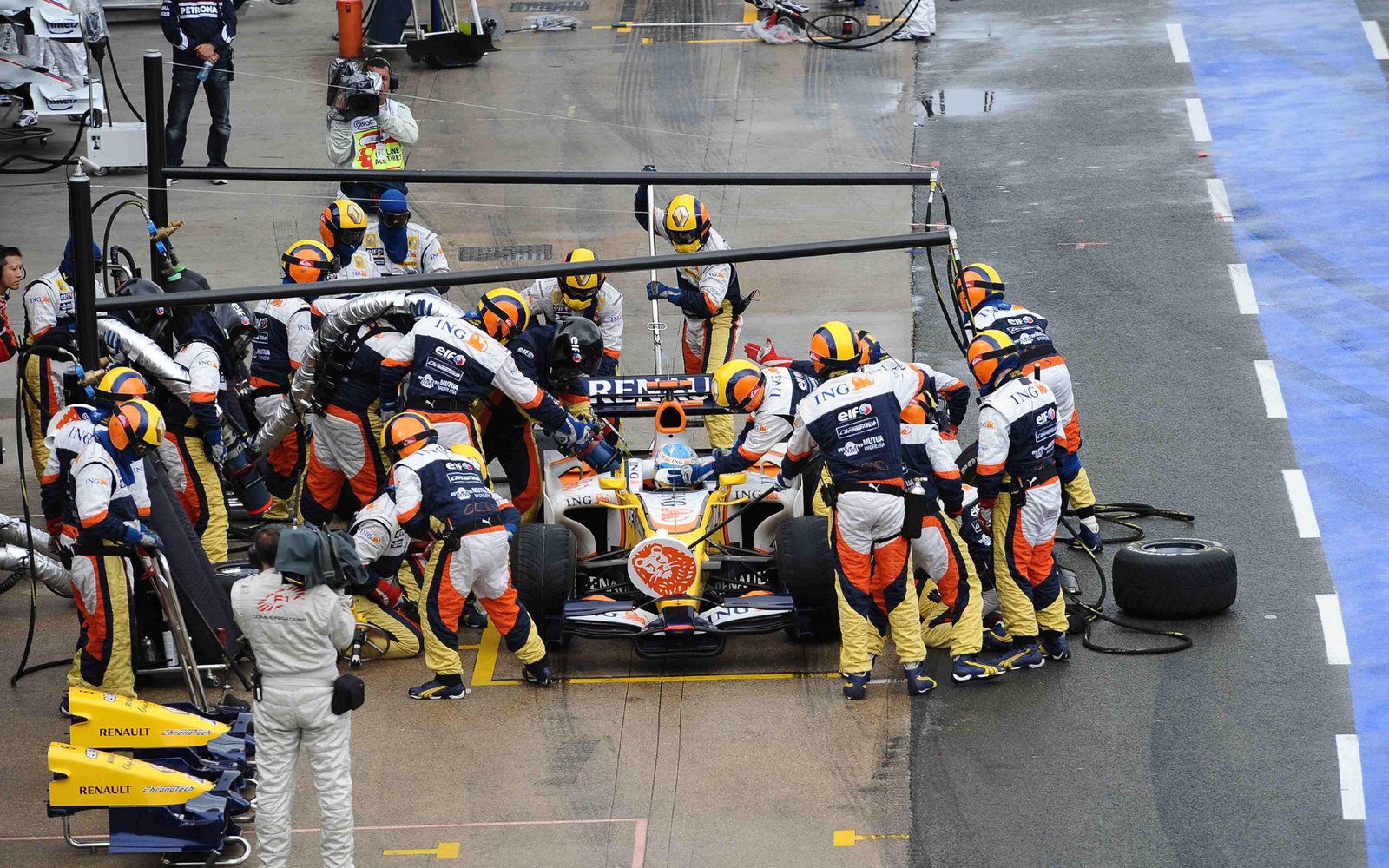 [Fernando+Alonso+Renault+British+Grand+Prix,+Silverstone+Sunday+Race+74.jpg]