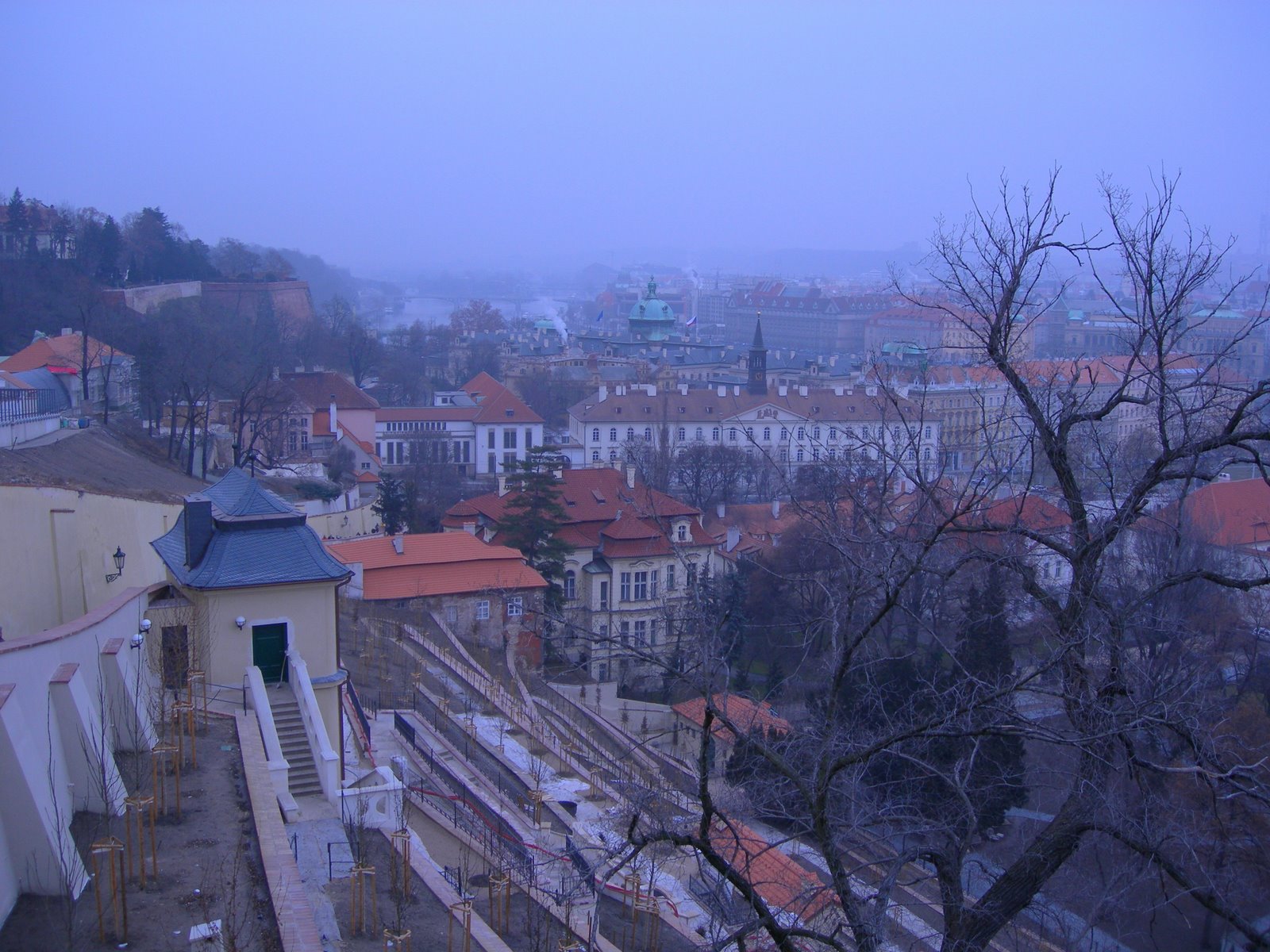 [Prague++haut+bleu+nuit.jpg]