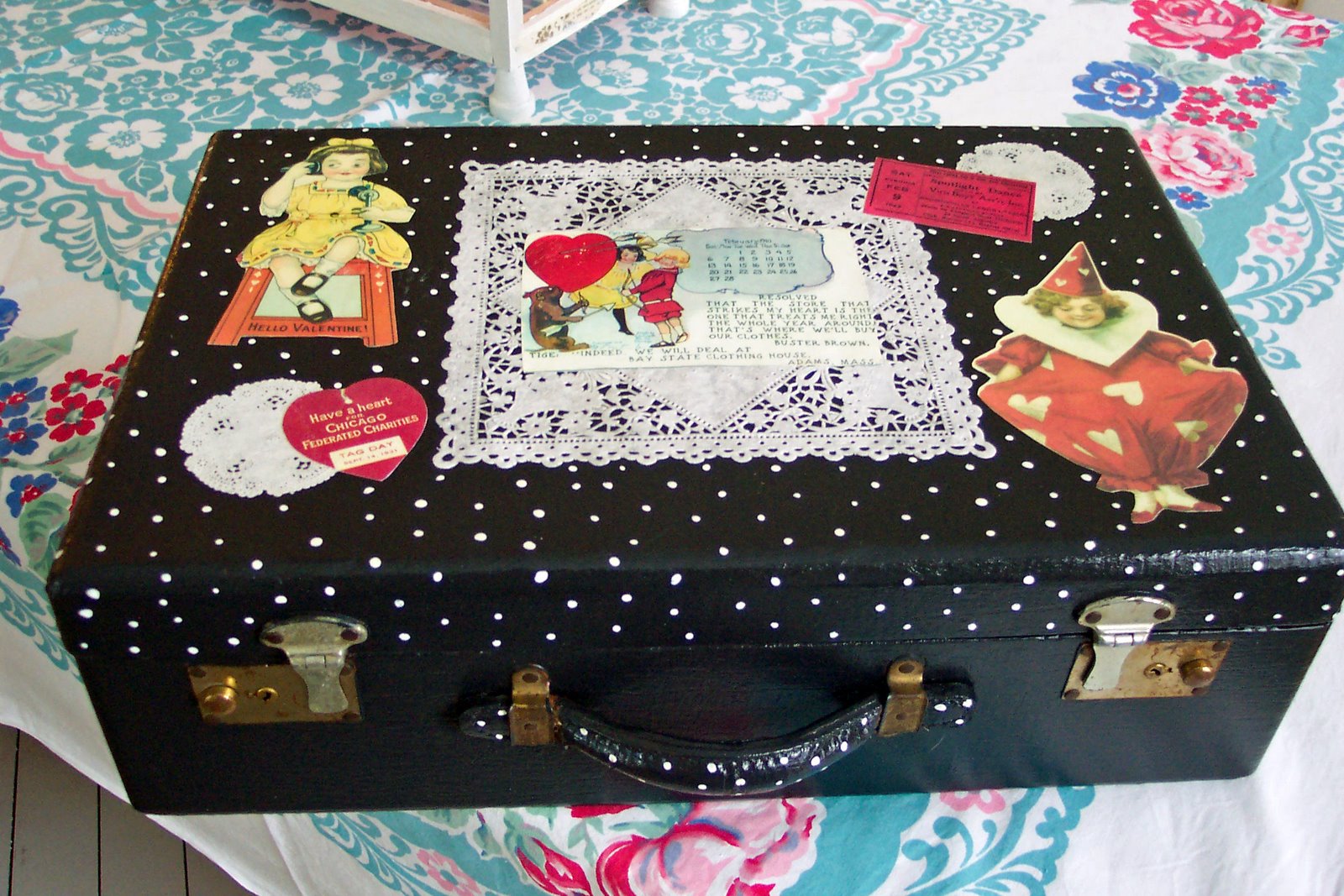 [valentine+suitcase+1.jpg]