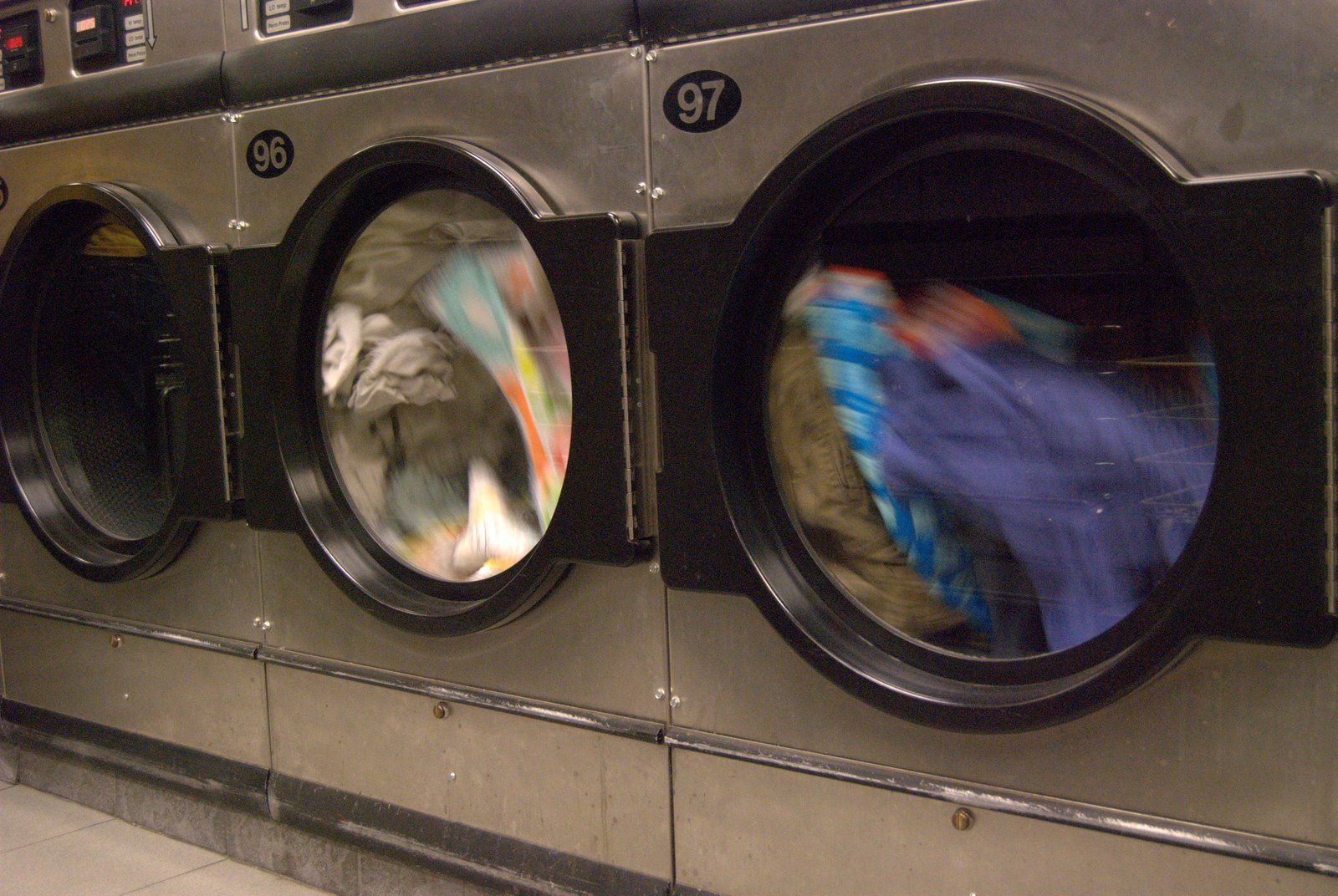 [laundry+drying.jpg]
