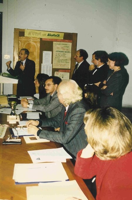 Biblioteca.. anni novanta.. Gravina, Jannaccone, Giudici, Maderna e Velise con lo staff...