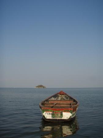 [solitary+fishing+boat.JPG]