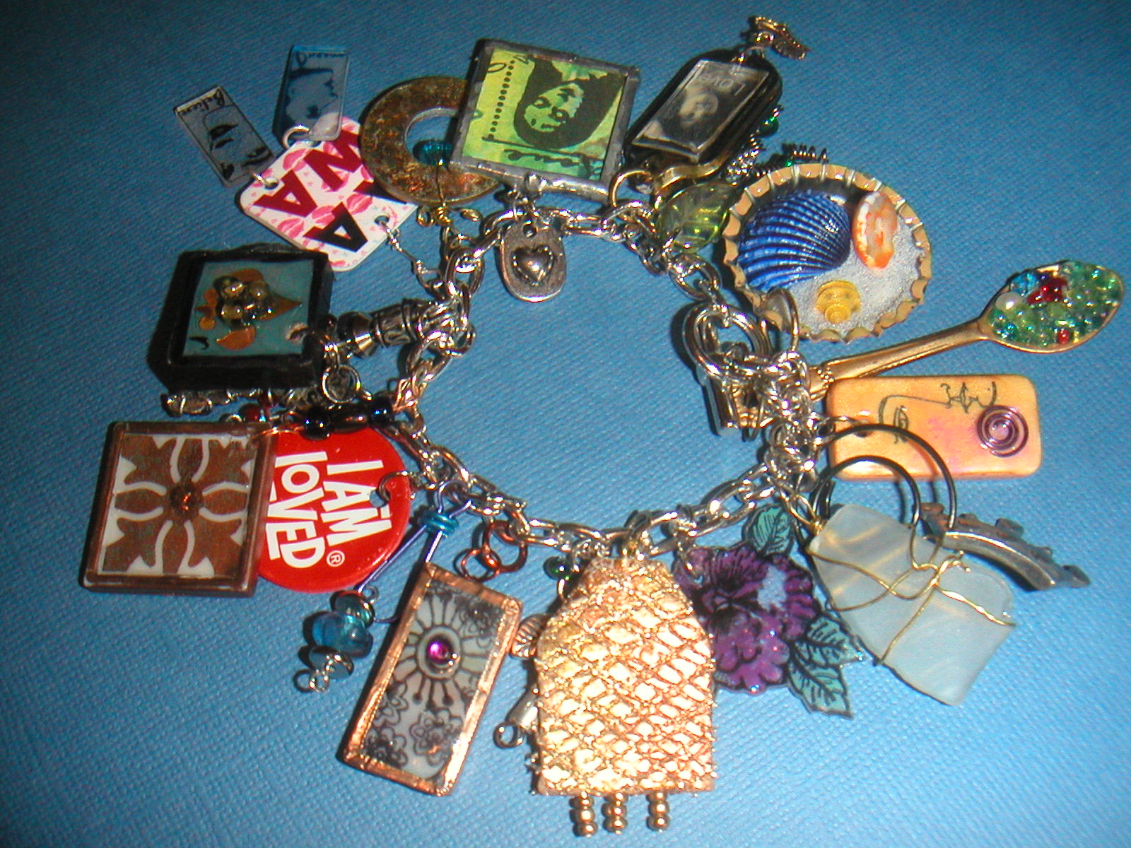 [charm+bracelet+2007.JPG]