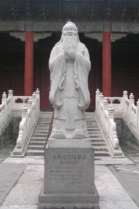 [200px-Confucius_Statue_at_the_Confucius_Temple.jpg]