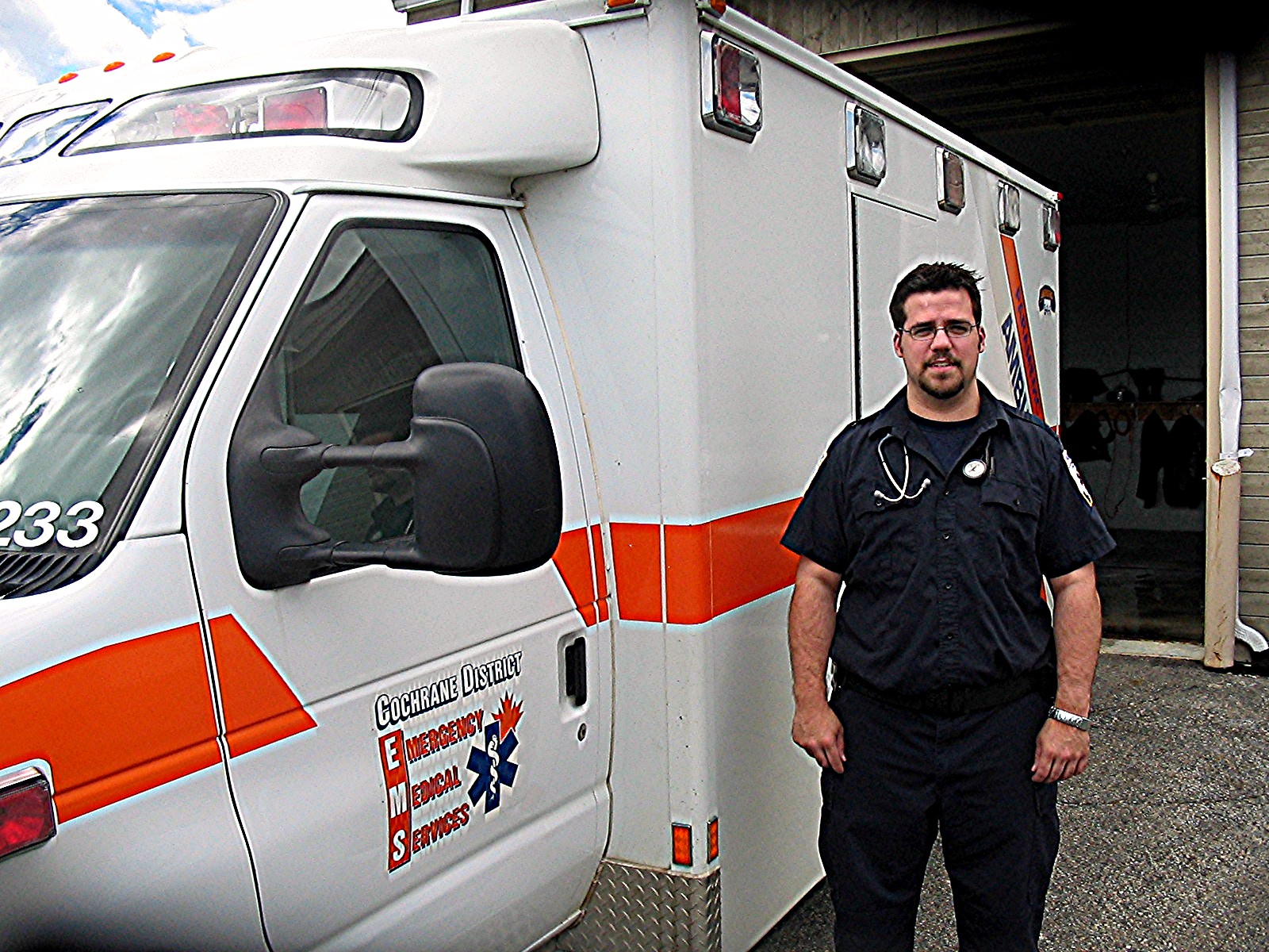 [Dan+with+ambulance+July+2007.jpg]