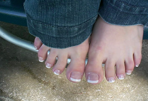 [Beautiful_Barefoot_Girls_Kenzie_Feet_Video_003.jpg]