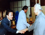 Menyampaikan usulan Menghadap Presiden RI Soeharto