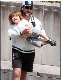 Russell Crowe and son Charlie at entertainmentnewsnevents.blogspot.com