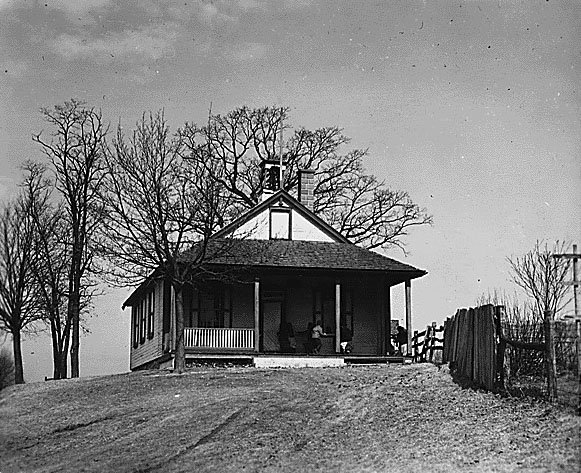 [Amish_schoolhouse.jpg]