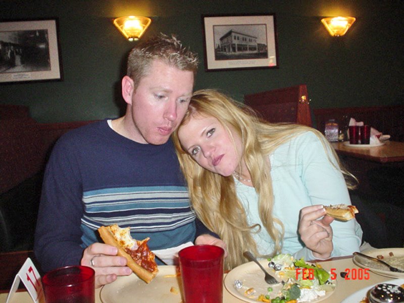 [021.Jenni&Will_pizza_aftershower.jpg]