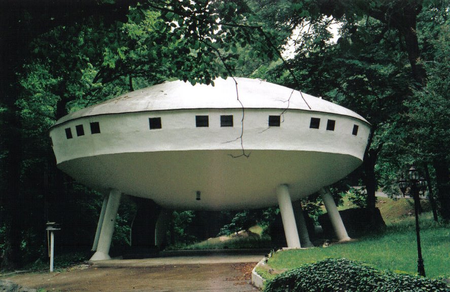 [UFO+house.jpg]
