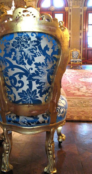[chair-detail-dolmabahce.jpg]