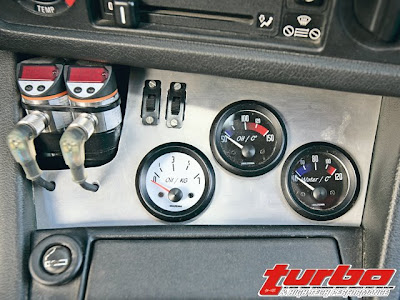 BMW E30 con 875 cv!!!! E30+oil+gauge